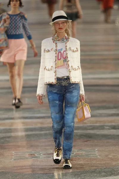Look 44